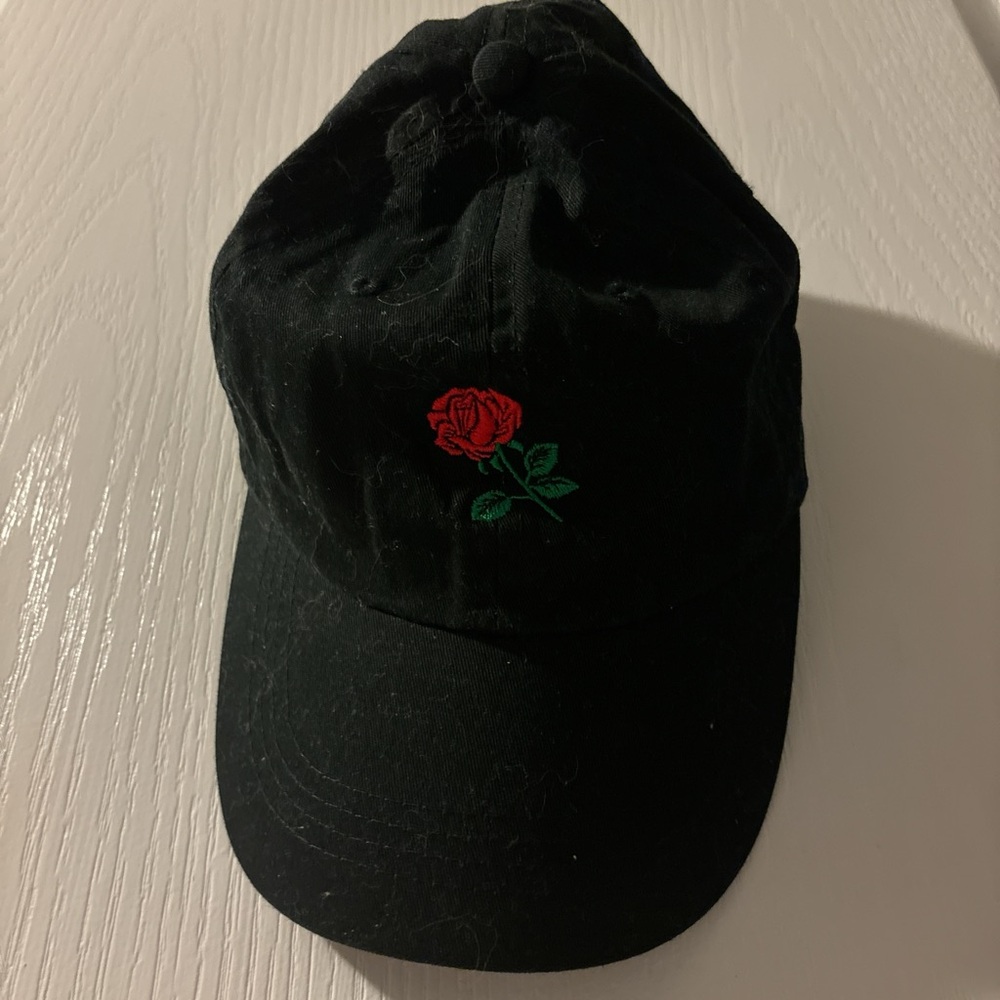 Aung Crown Black Rose Hat